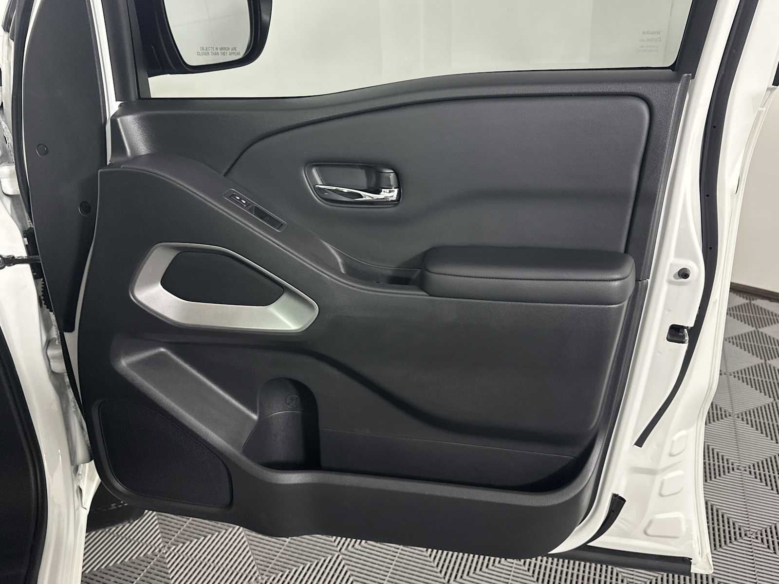 Used 2025 Nissan Frontier SV RWD image 21