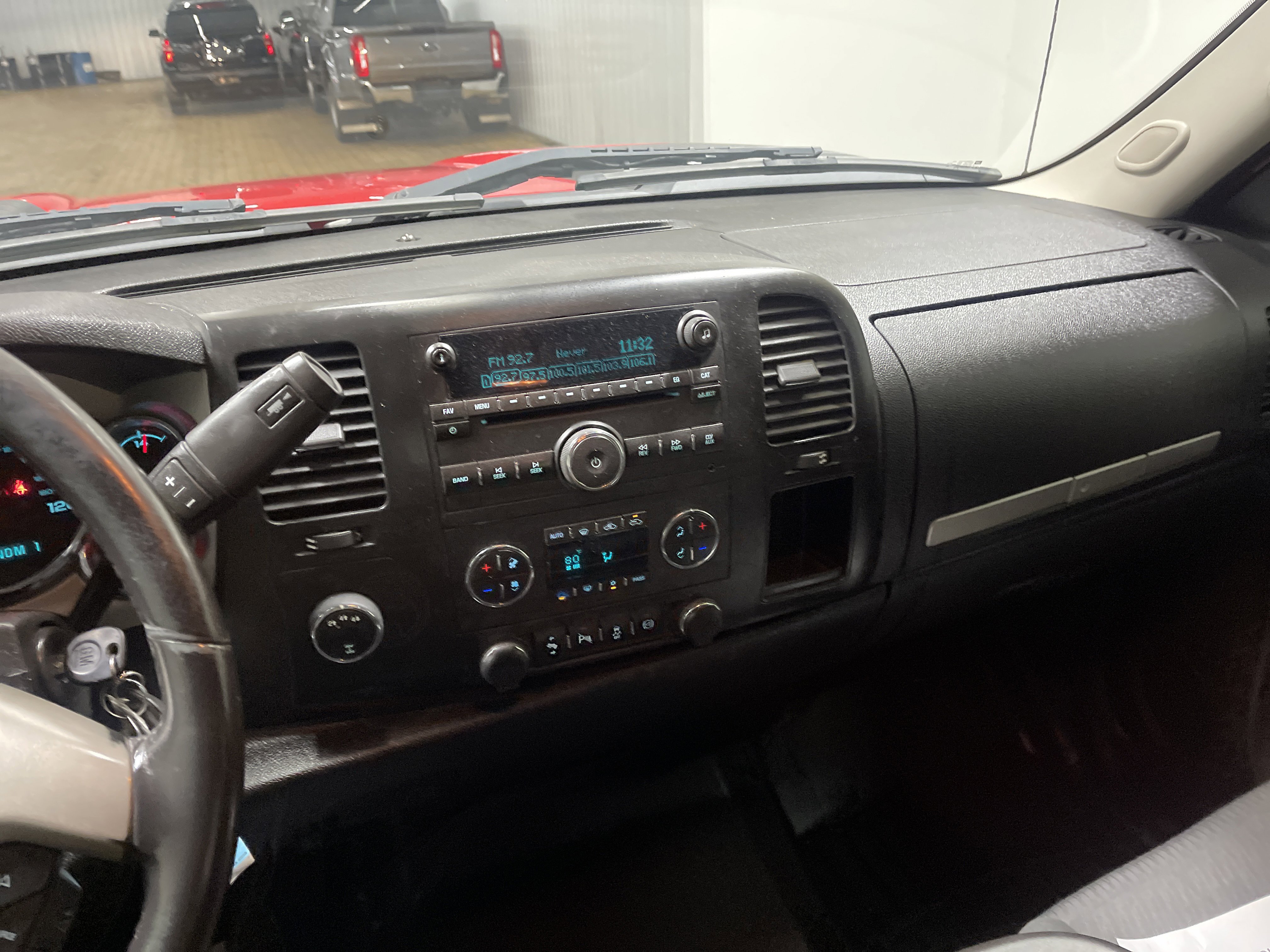 Used 2014 Chevrolet Silverado 2500 LT w/ Custom Sport Truck Package image 28