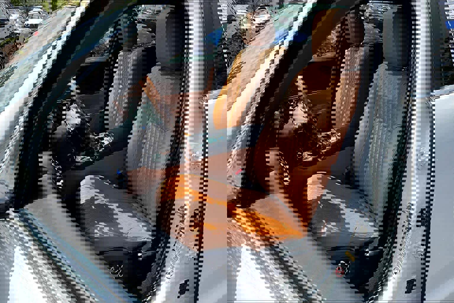 Used 2017 Jaguar XJ L Portfolio image 8