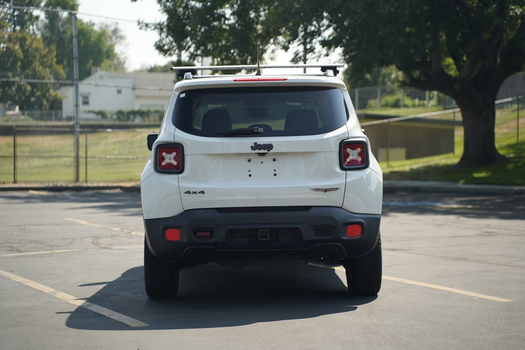 Used 2017 Jeep Renegade Trailhawk AWD/4WD image 4