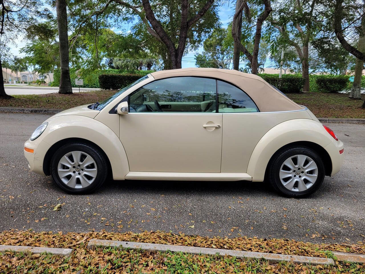 Used 2008 Volkswagen Beetle S image 8