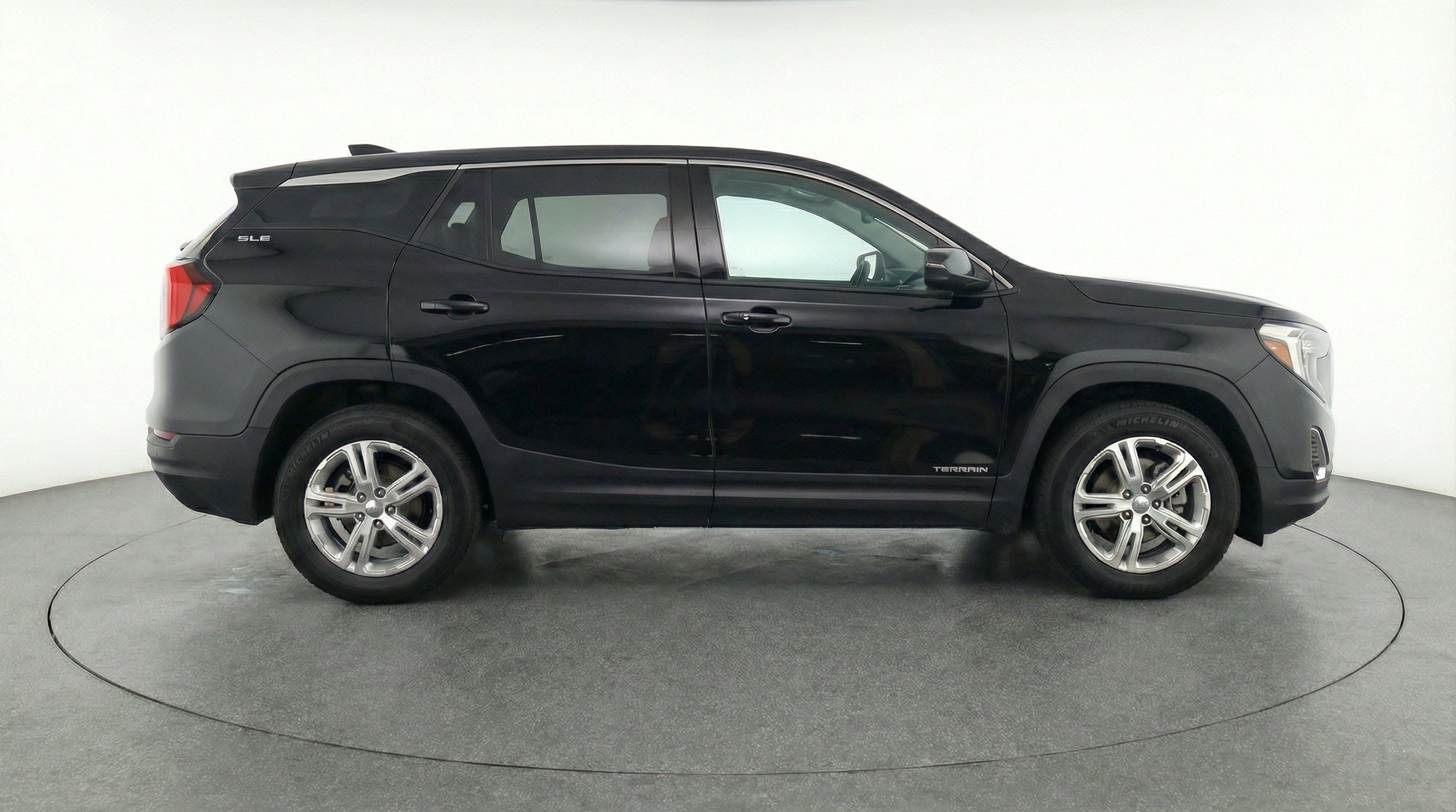 Used 2024 GMC Terrain SLE FWD image 11