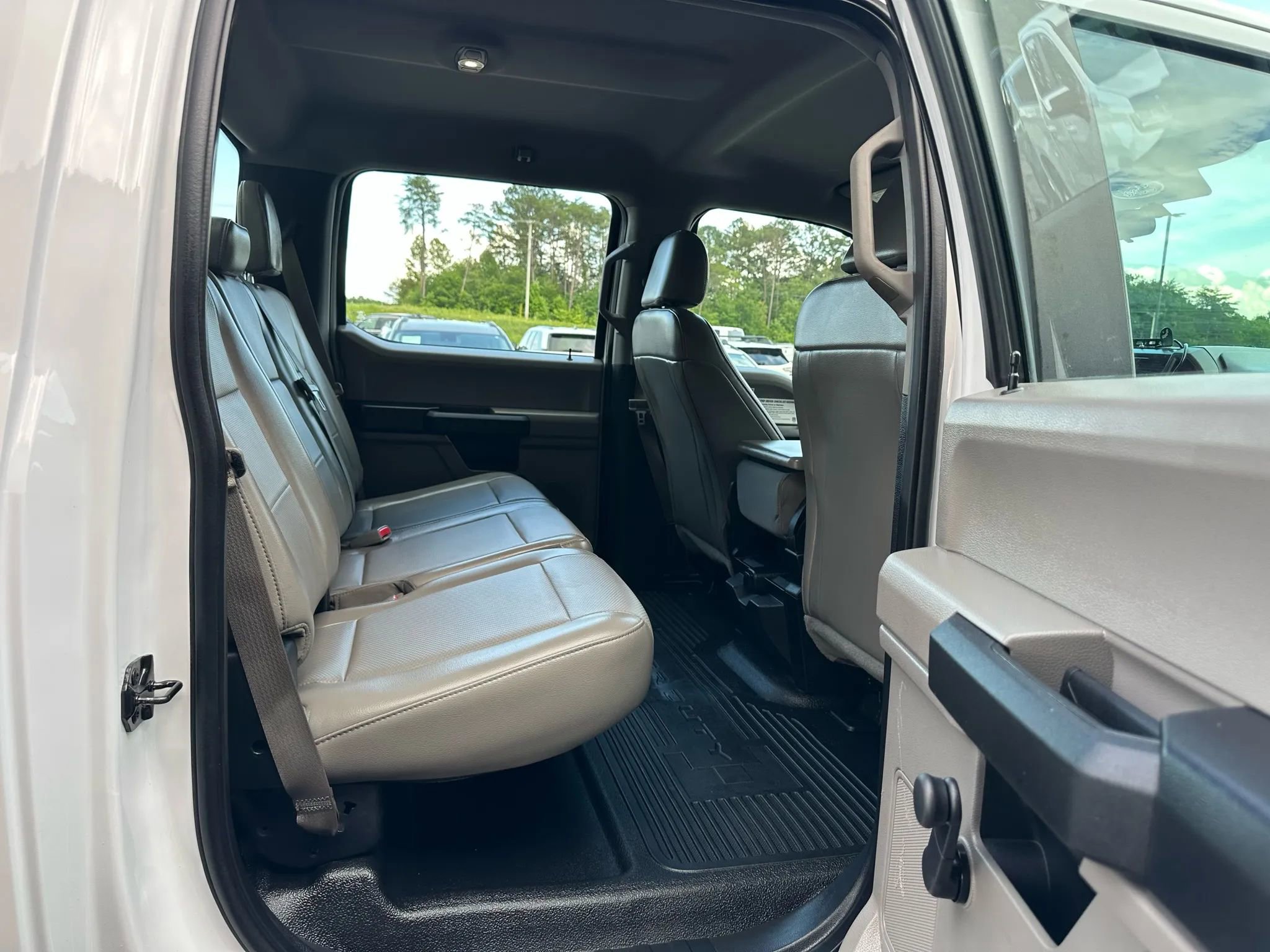 Used 2017 Ford F550 XL 179  W.B. 4D image 14