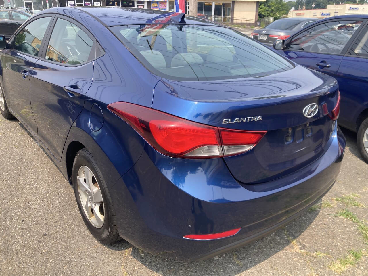 Used 2015 Hyundai Elantra SE image 4