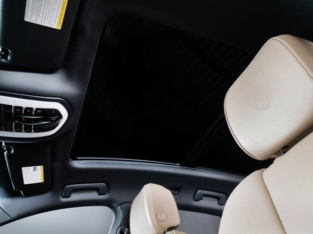 Certified 2026 Porsche Macan AWD/4WD image 27