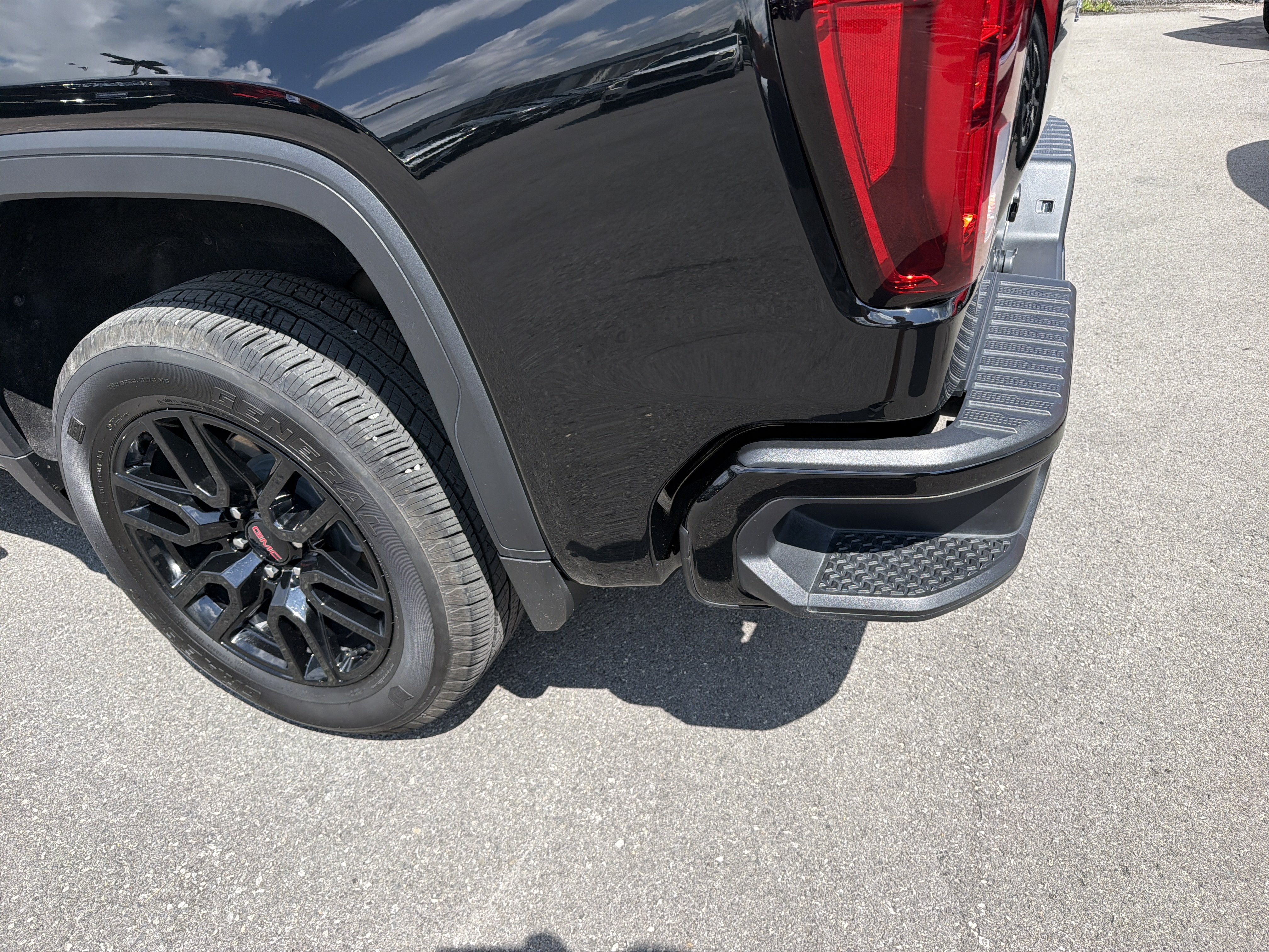Certified 2025 GMC Sierra 1500 Elevation AWD/4WD image 10