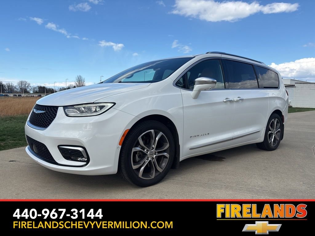 Used 2022 Chrysler Pacifica Pinnacle FWD image 1