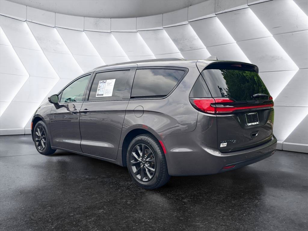 Used 2021 Chrysler Pacifica Touring w/ S Appearance Package FWD image 3