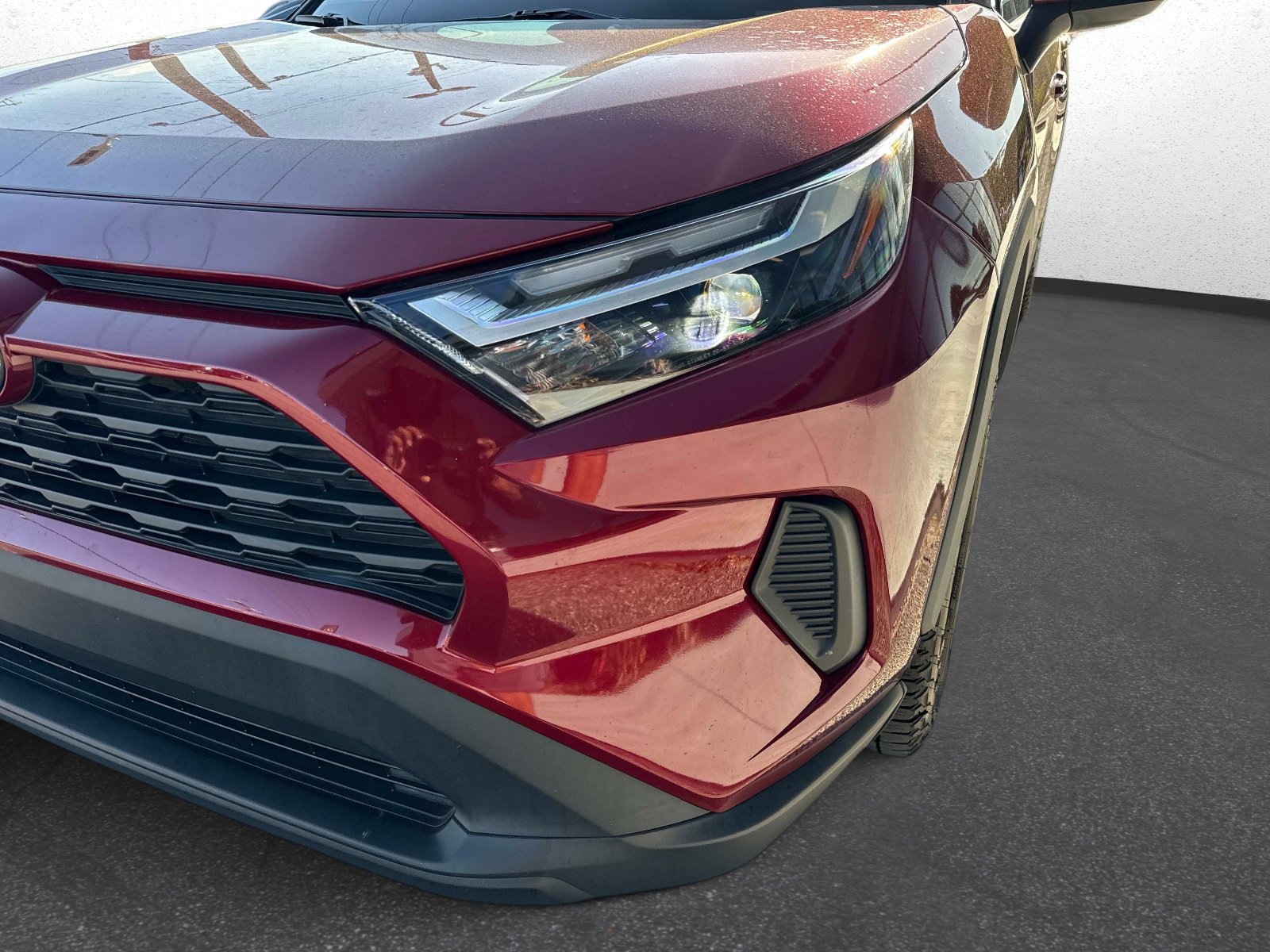 Used 2022 Toyota RAV4 XLE w/ Convenience Package image 9