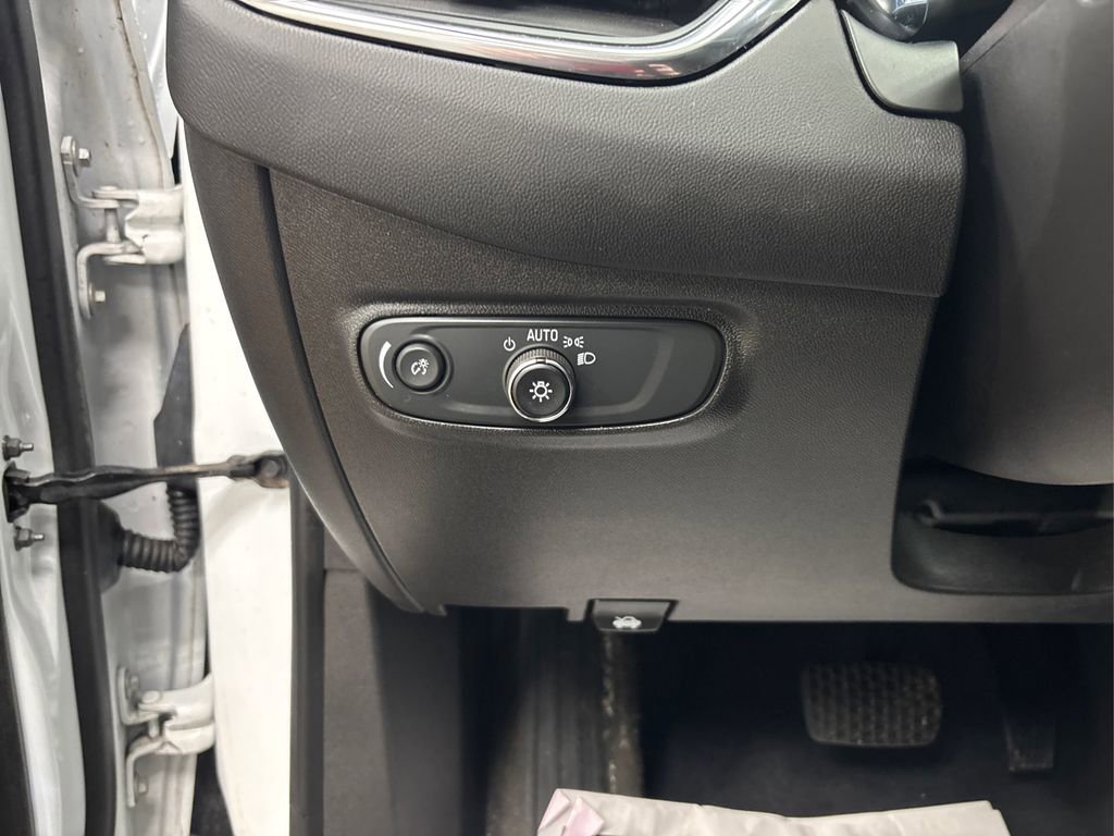 Used 2021 Chevrolet Equinox LT image 23