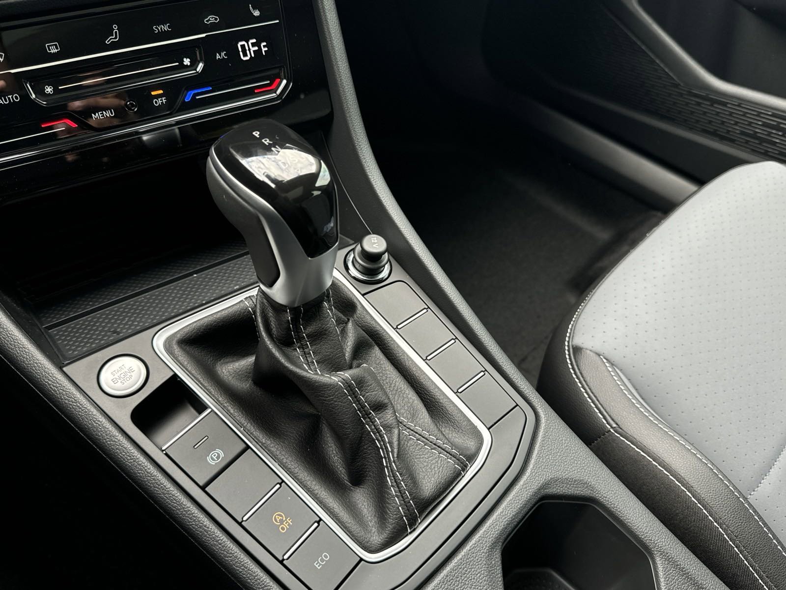 New 2026 Volkswagen Jetta SE FWD image 13