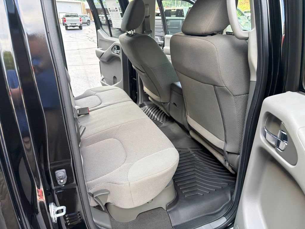 Used 2021 Nissan Frontier SV w/ Midnight Edition Floor Mats AWD/4WD image 15