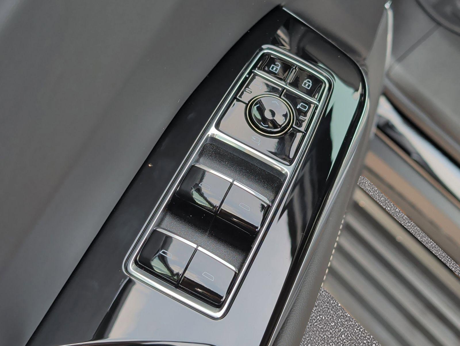 Used 2026 Cadillac Escalade ESV Platinum Sport w/ LPO, ONYX Package AWD/4WD image 9