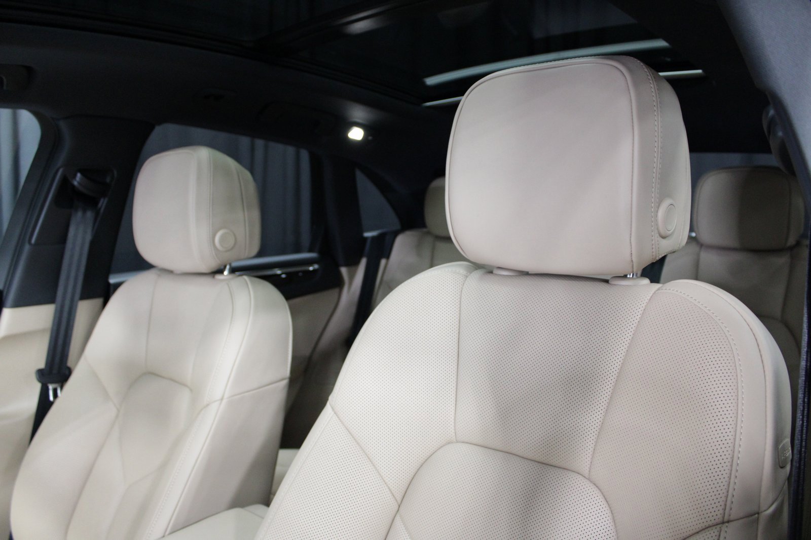 New 2026 Porsche Macan image 5