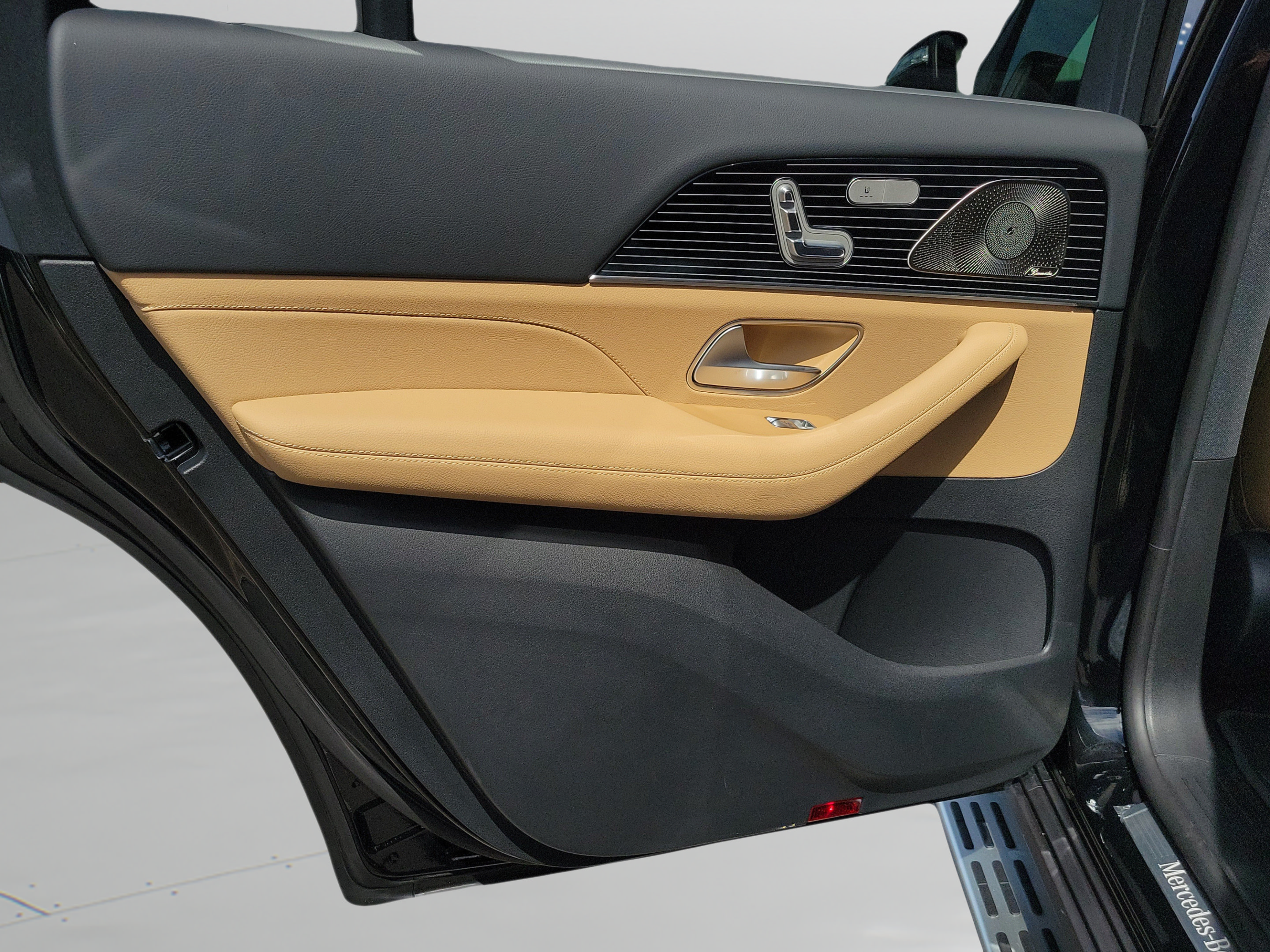 New 2026 Mercedes-Benz GLS 450 4MATIC image 9