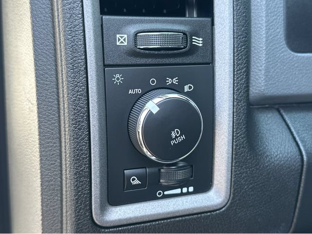 Used 2018 RAM 1500 Express RWD image 31
