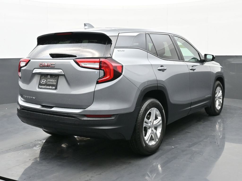 Used 2024 GMC Terrain SLE image 3