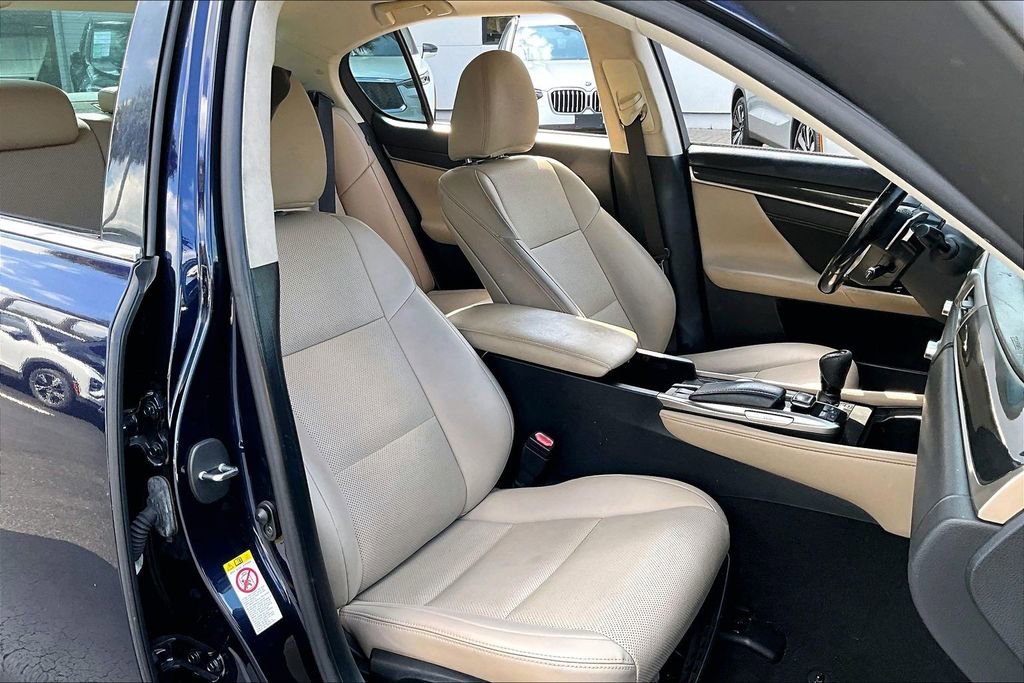 Used 2016 Lexus GS 200t image 27