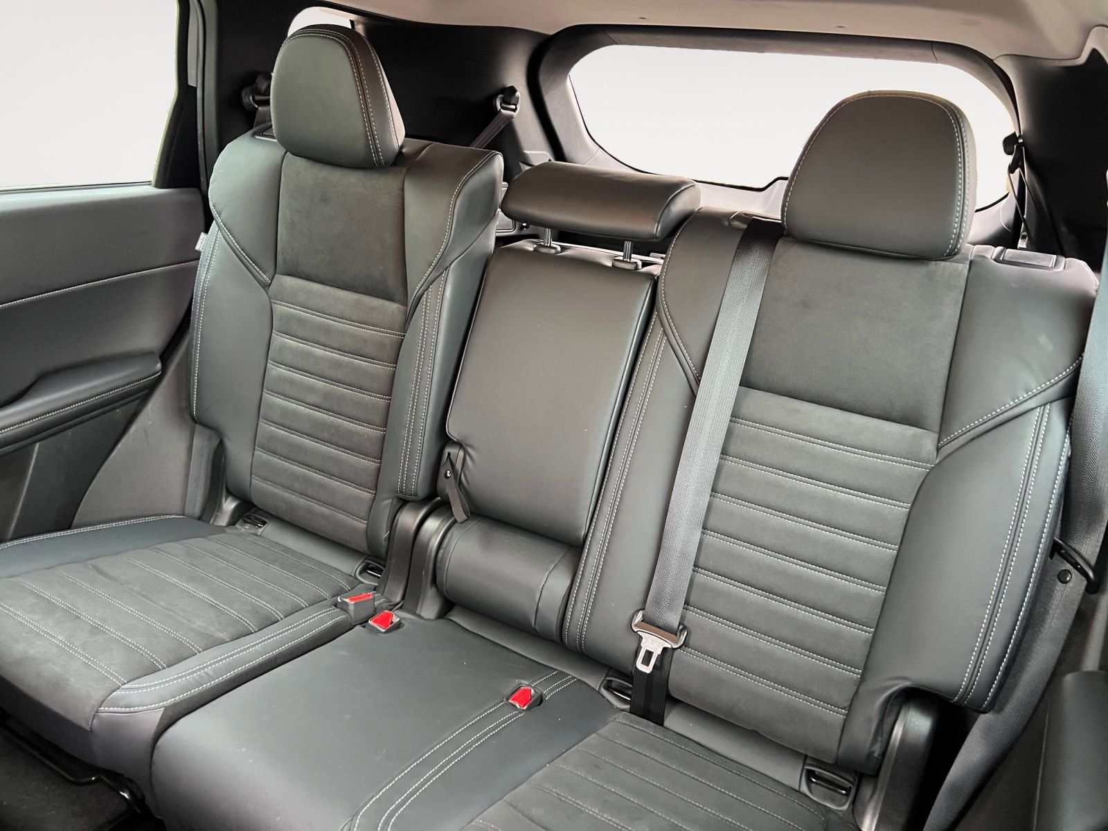 Used 2023 Mitsubishi Outlander SE AWD/4WD image 13