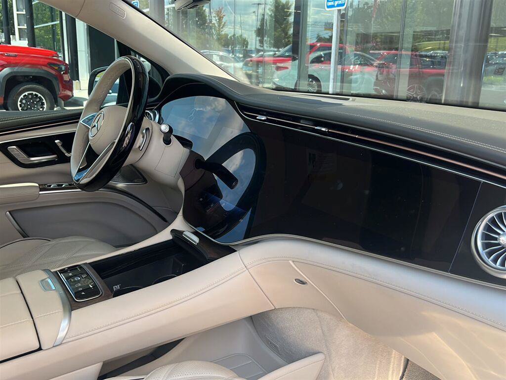 Used 2024 Mercedes-Benz Maybach EQS 680 4MATIC image 10