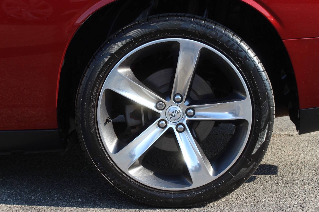 Used 2014 Dodge Challenger SXT RWD image 15