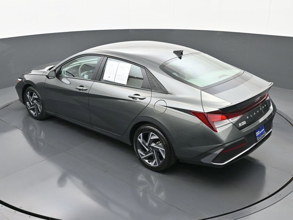 Certified 2025 Hyundai Elantra Sport image 32