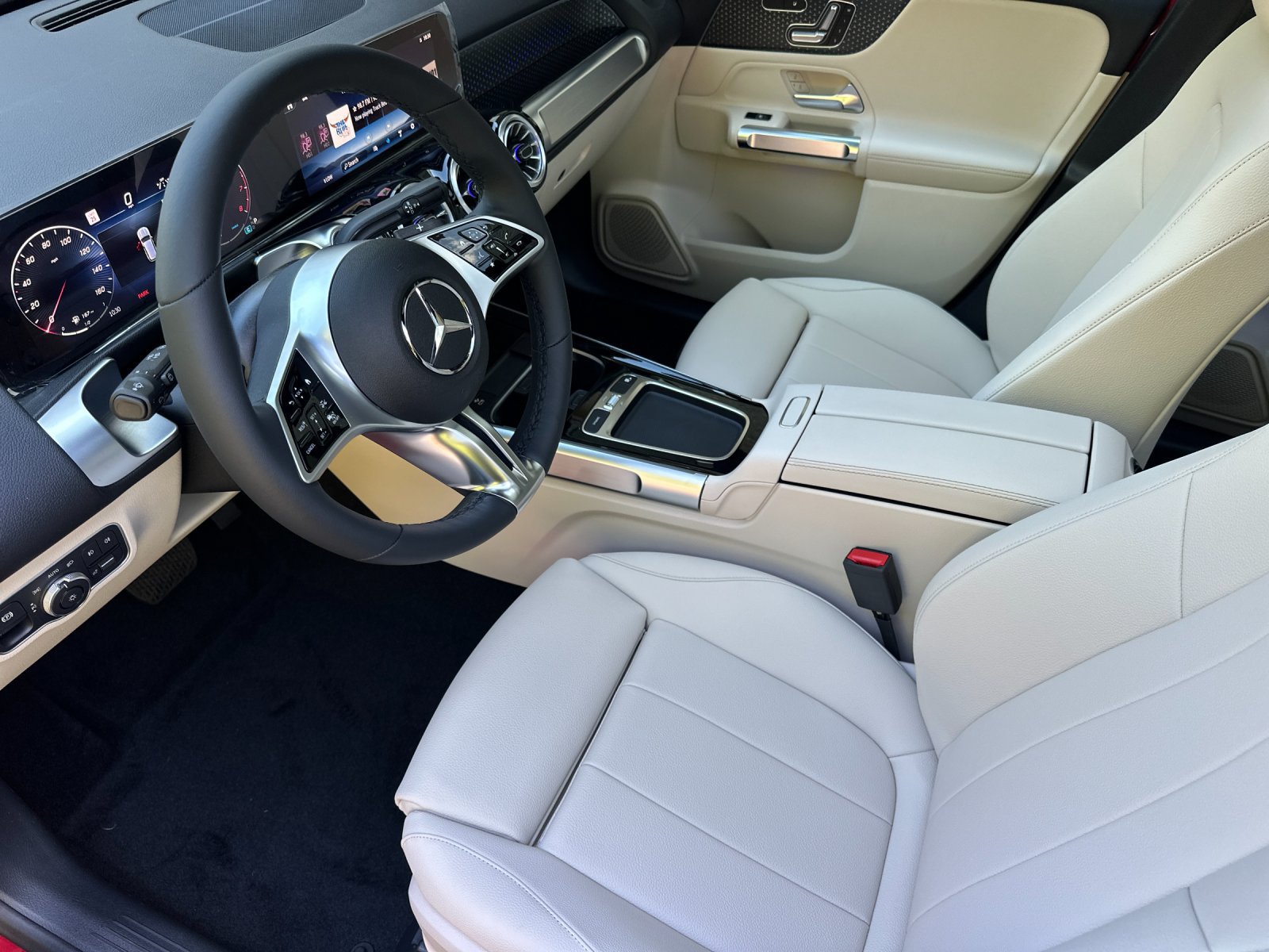New 2026 Mercedes-Benz GLB 250 4MATIC image 10
