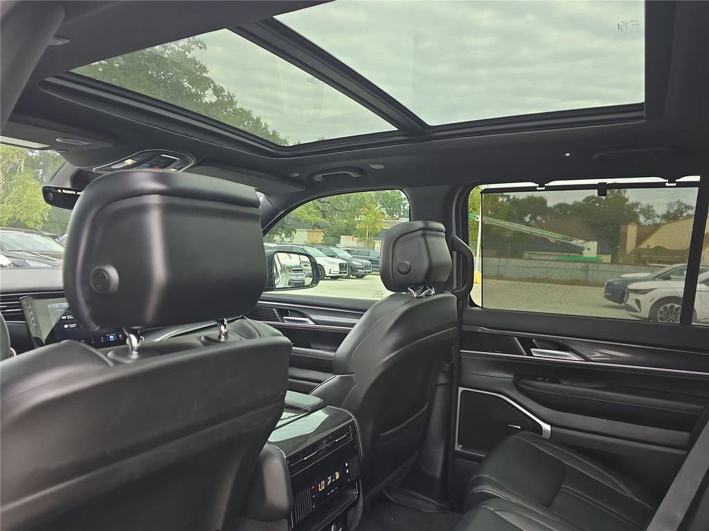 Used 2023 Jeep Wagoneer 4WD w/ Premium Group I image 20