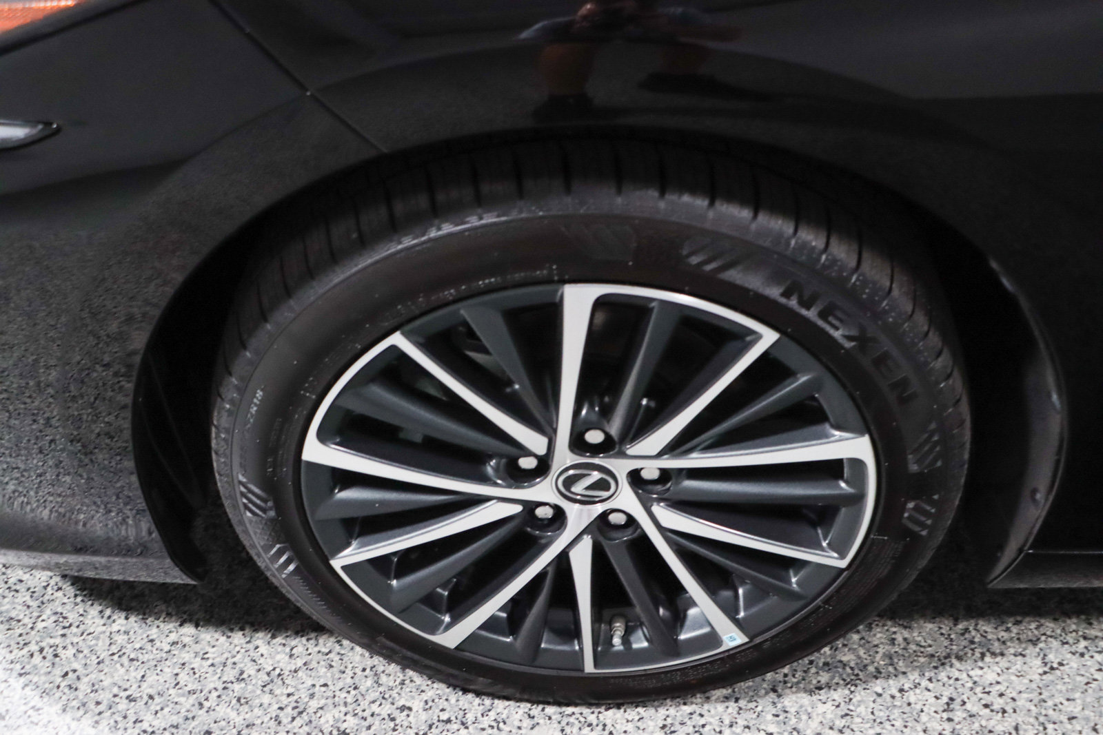 Used 2024 Lexus ES 350 w/ Premium Package FWD image 11