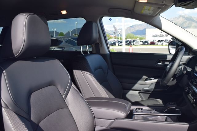 New 2026 Nissan Pathfinder SL AWD/4WD image 16