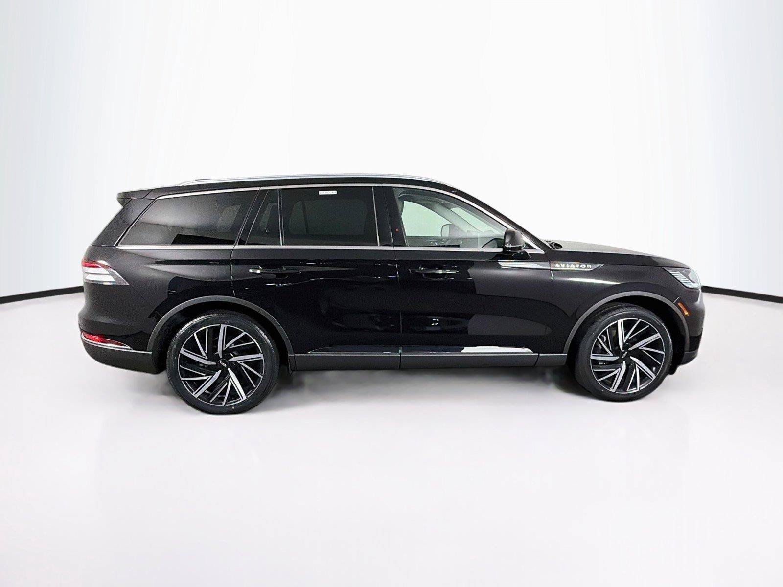 Used 2025 Lincoln Aviator Reserve w/ Equipment Group 201A AWD/4WD image 12