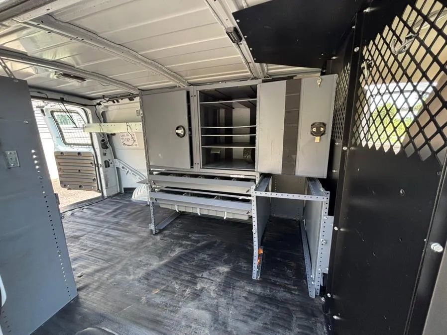 Used 2011 Chevrolet Express 2500 image 20