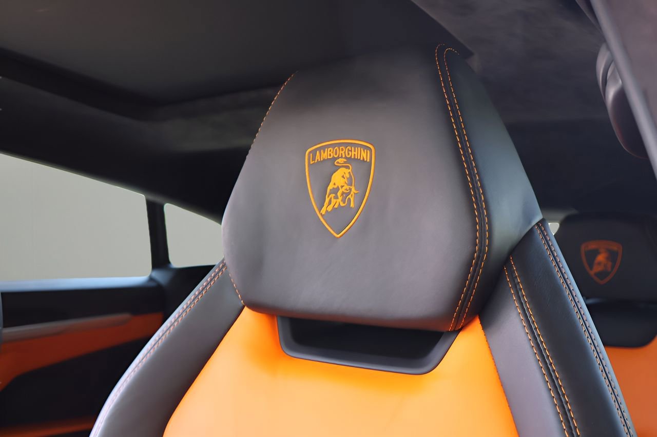 Used 2022 Lamborghini Urus AWD/4WD image 12