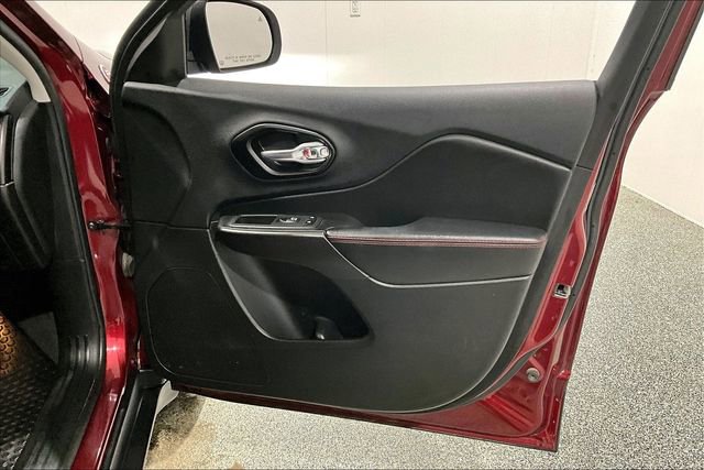 Used 2021 Jeep Cherokee Trailhawk w/ Sun & Sound Group image 27