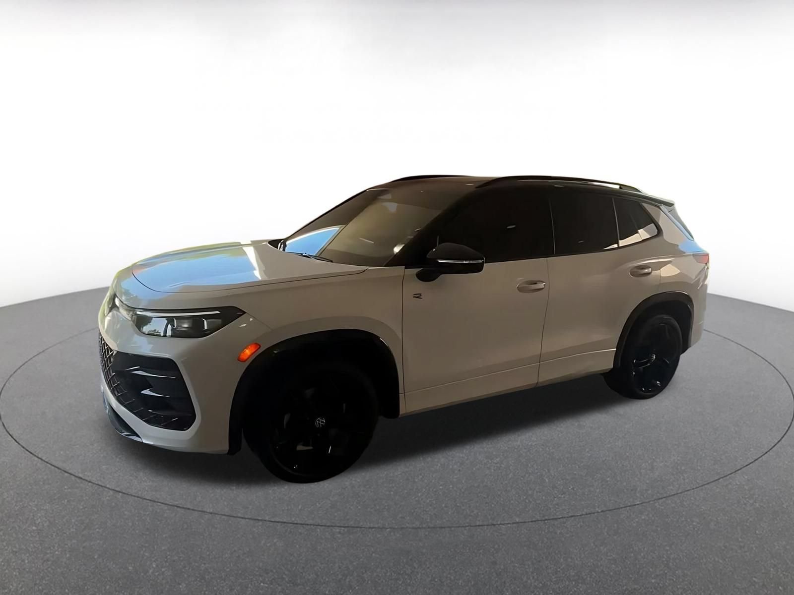 Used 2025 Volkswagen Tiguan SE R-Line AWD/4WD image 8