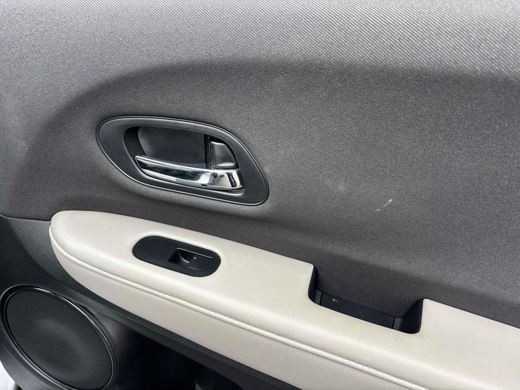 Used 2019 Honda HR-V LX image 17