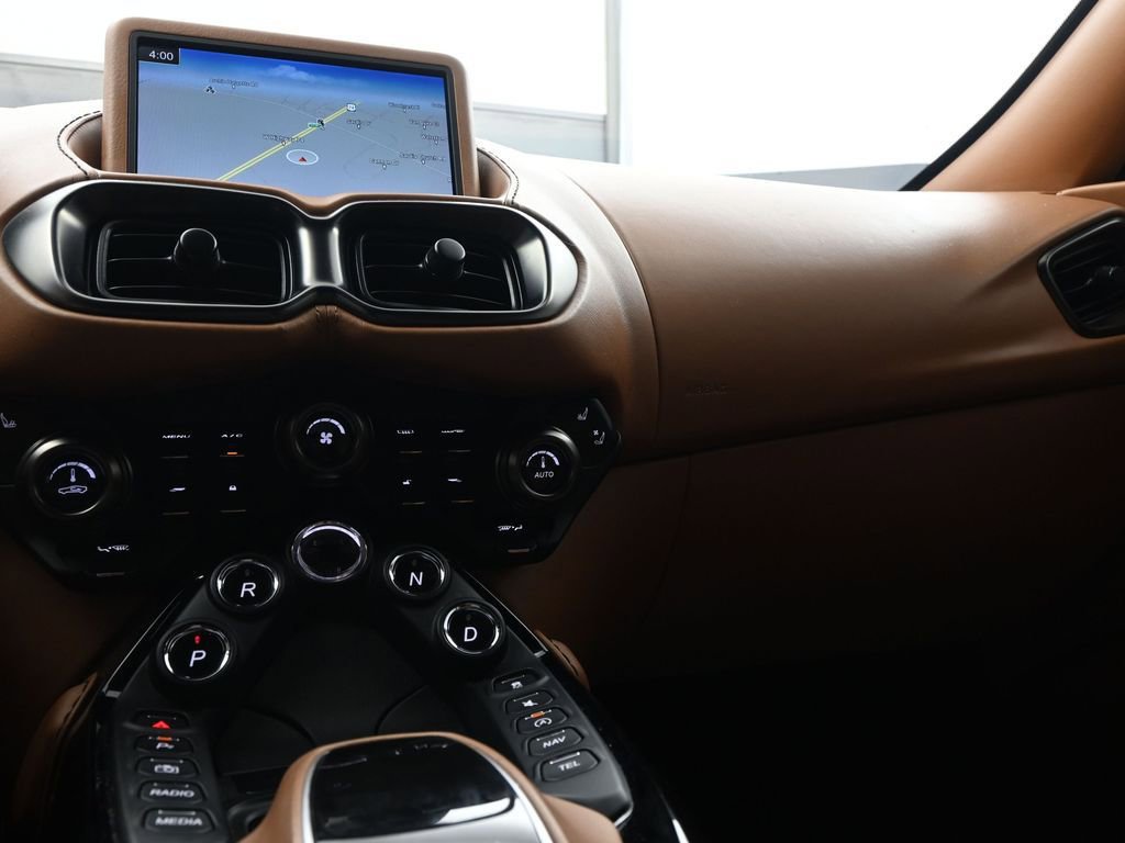 Used 2019 Aston Martin V8 Vantage Coupe image 16