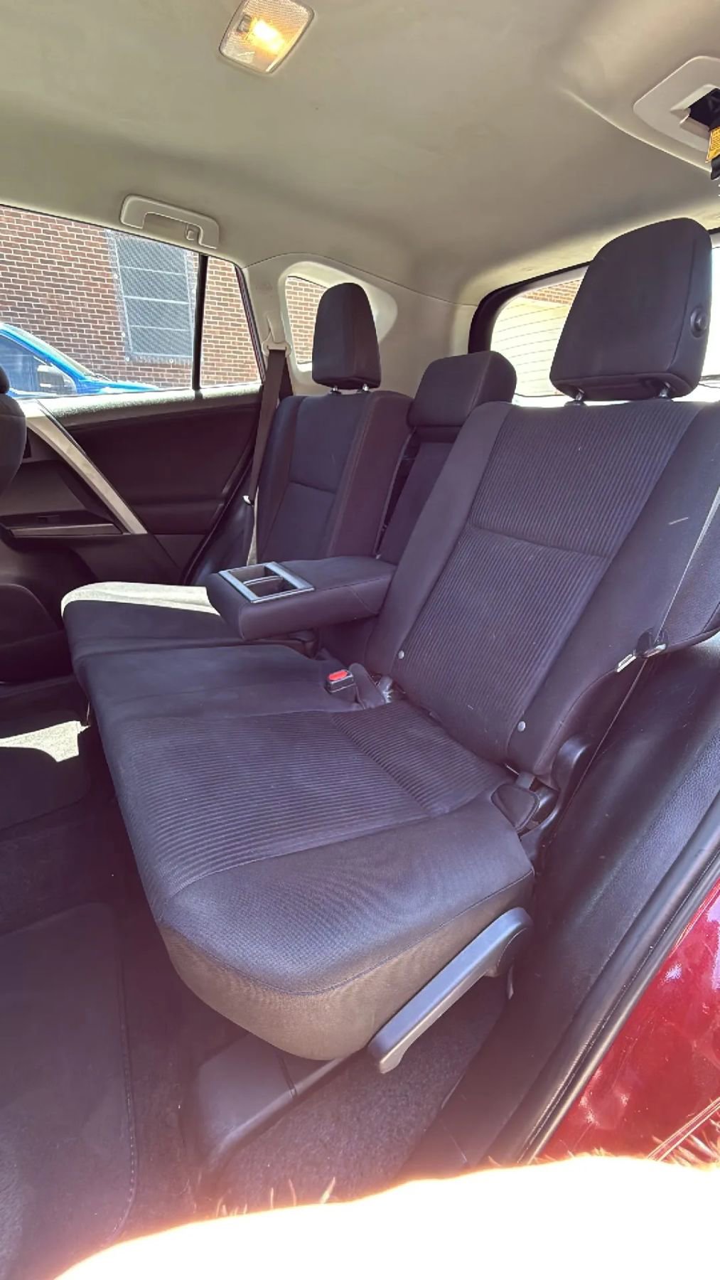 Used 2018 Toyota RAV4 LE FWD image 27