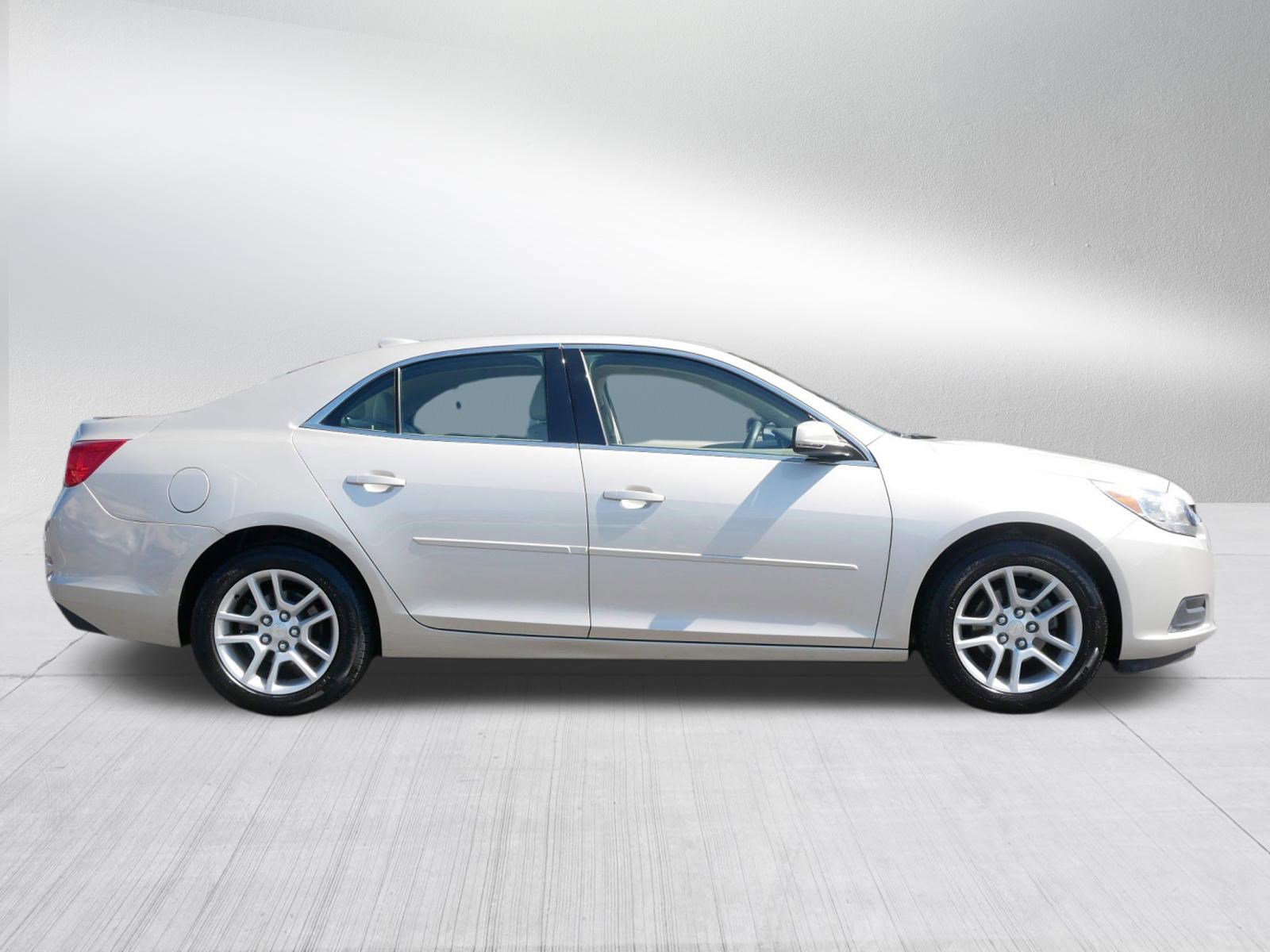 Used 2015 Chevrolet Malibu LT w/ Power Convenience Package FWD image 8