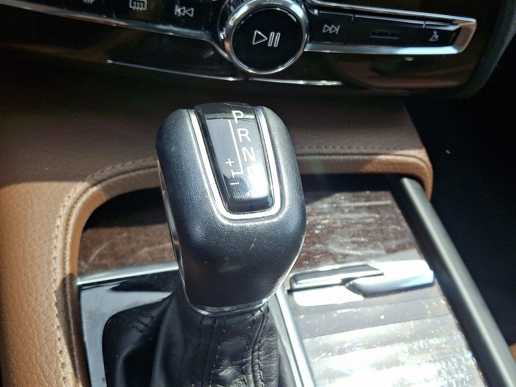 Used 2019 Volvo XC90 T6 Momentum AWD/4WD image 16
