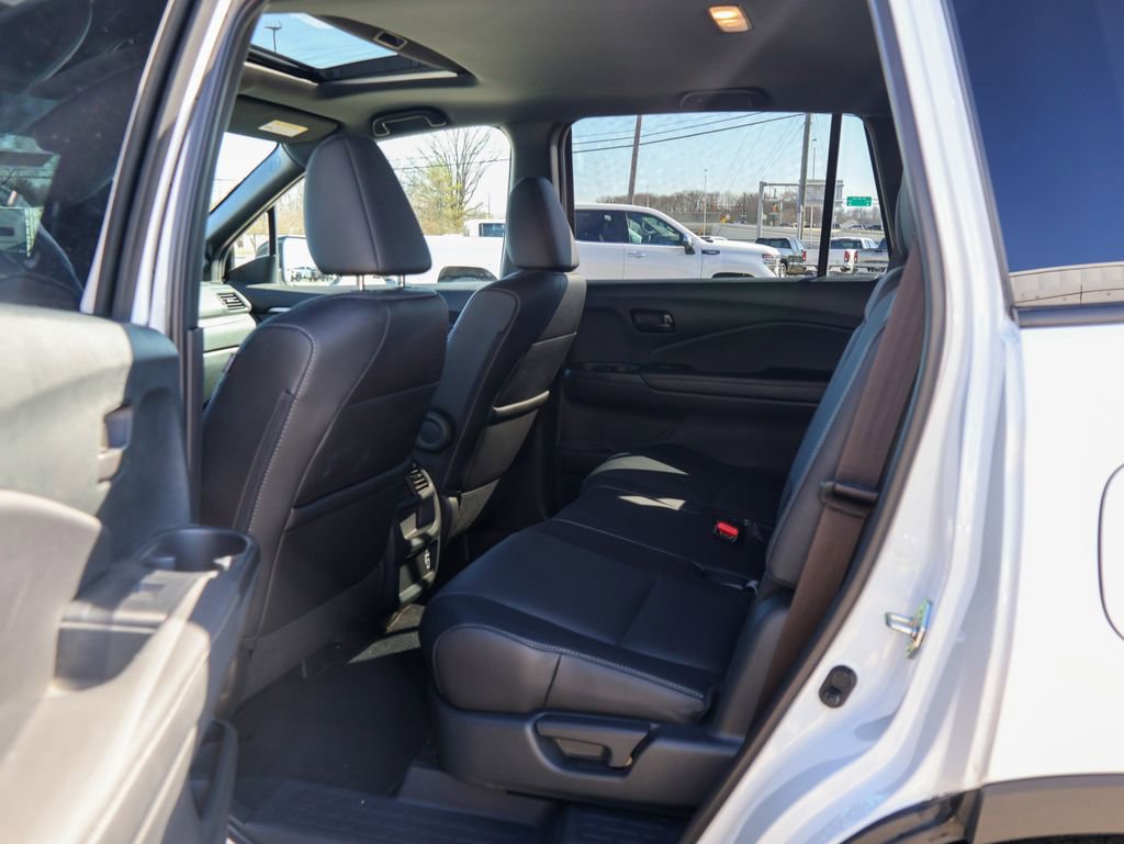 Used 2023 Honda Passport EX-L image 11