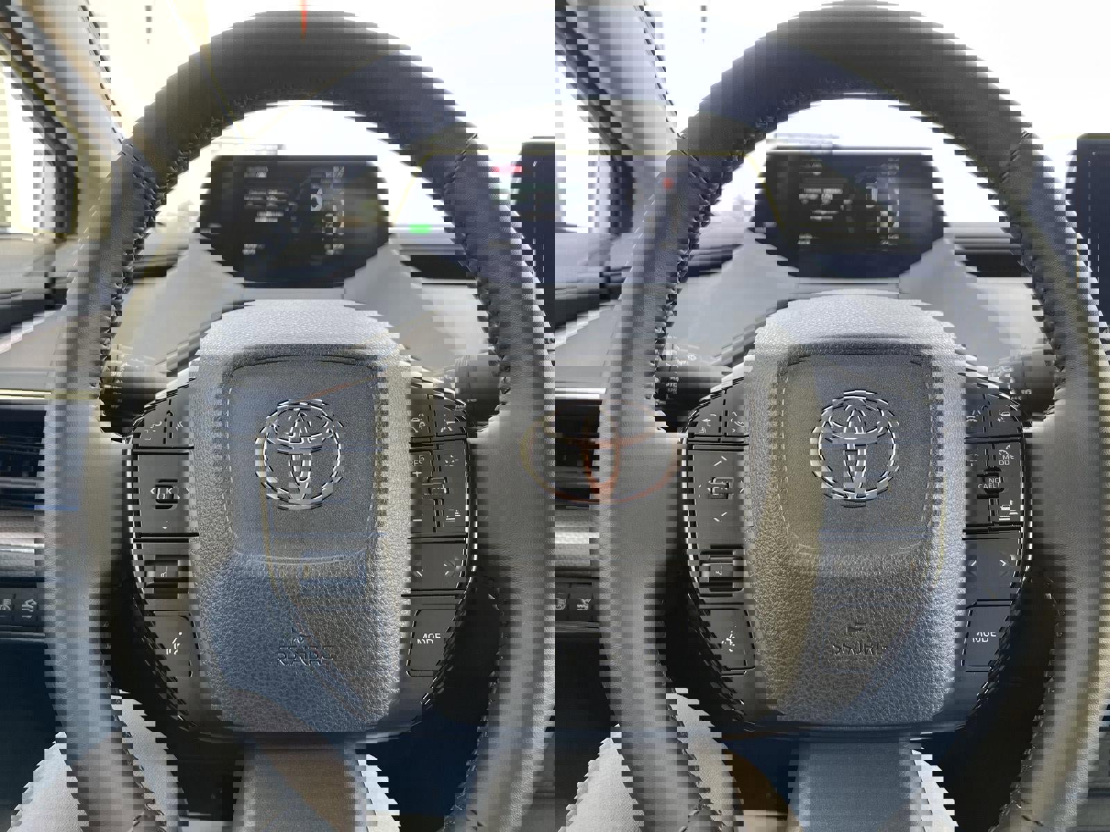 Used 2025 Toyota Prius XLE image 18