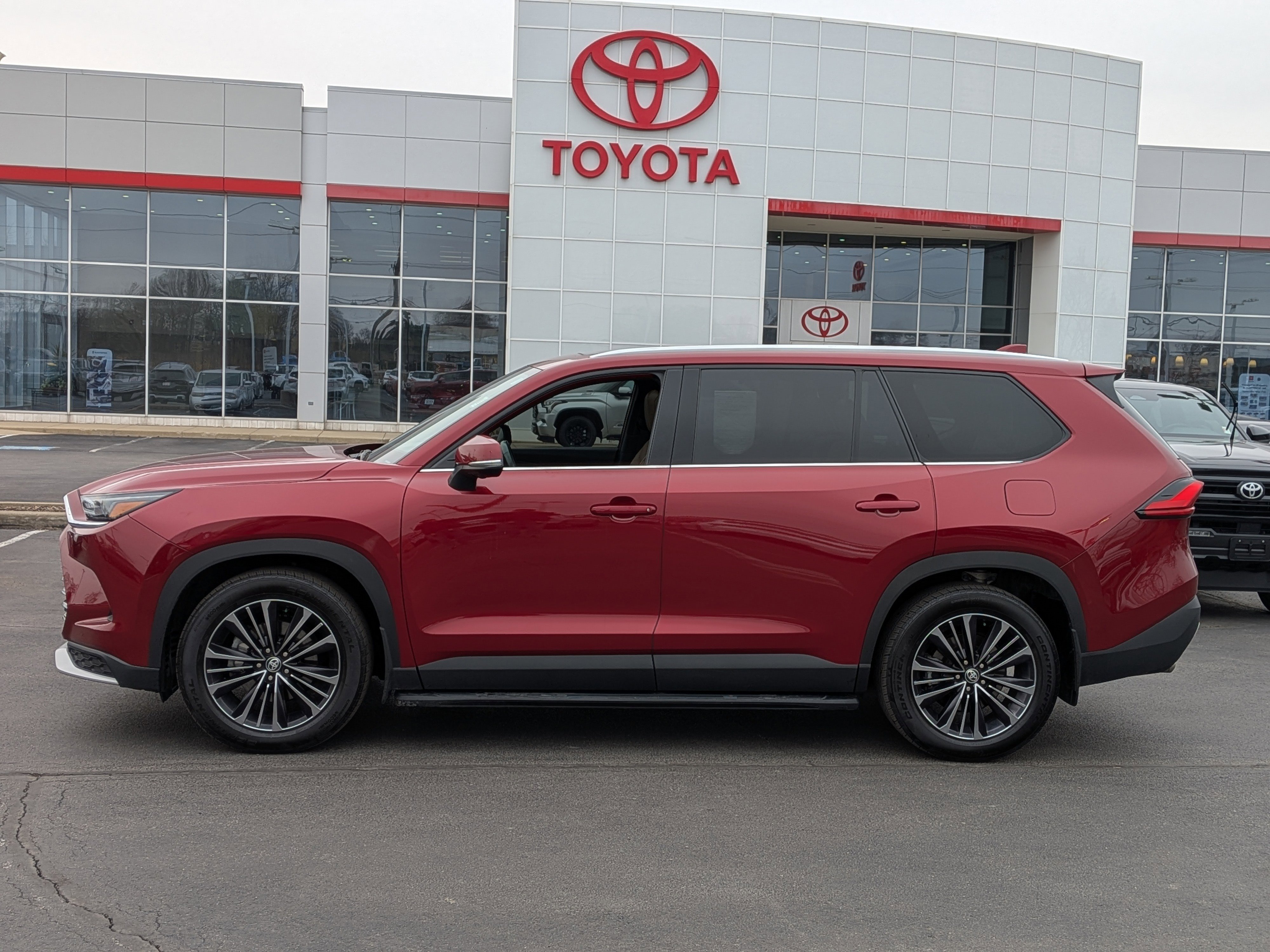 Used 2024 Toyota Grand Highlander AWD Hybrid image 5