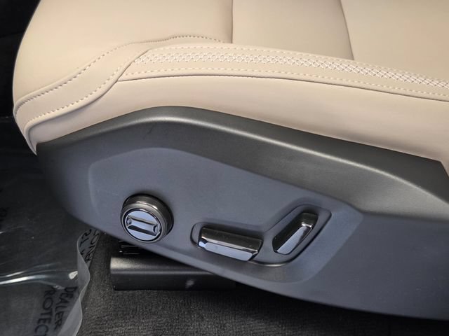 New 2026 Volvo XC90 B6 Plus w/ Protection Package Premier AWD/4WD image 8