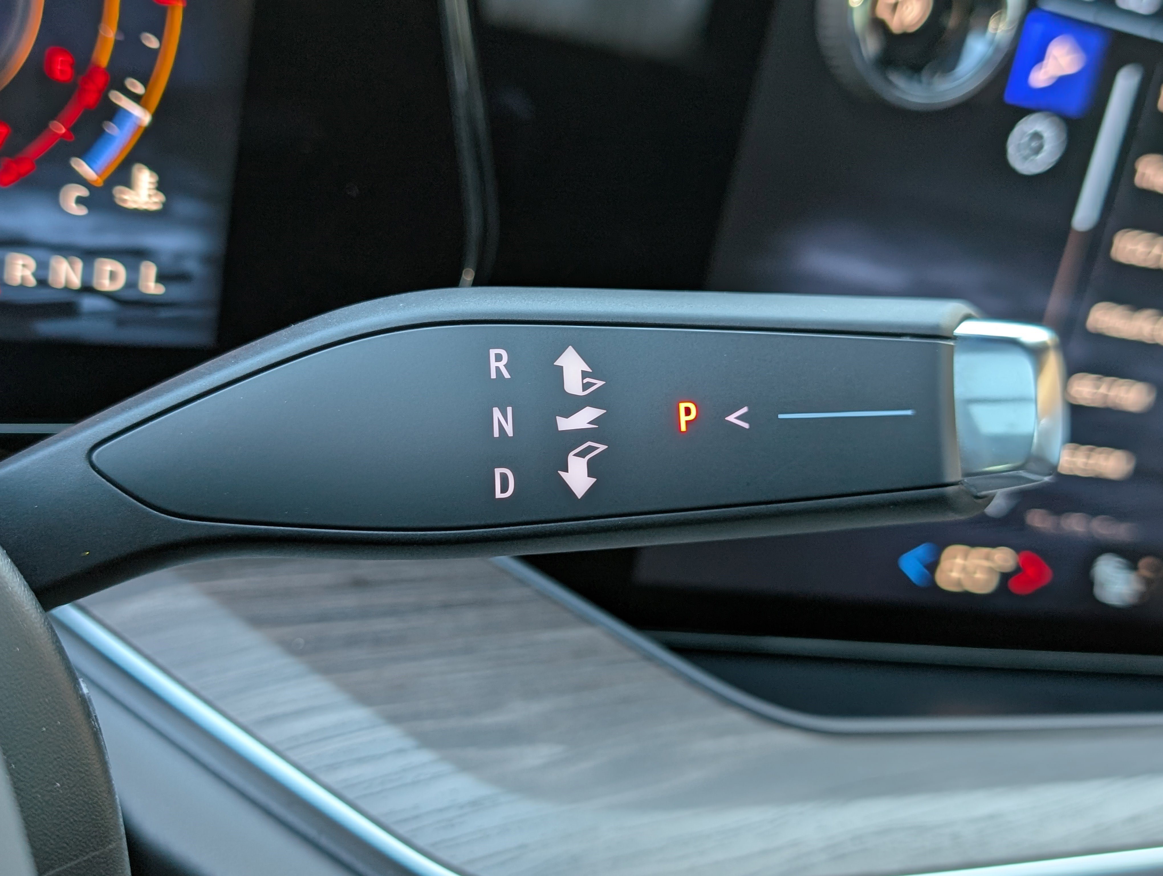 Used 2025 Chevrolet Suburban Z71 w/ Comfort Package image 33