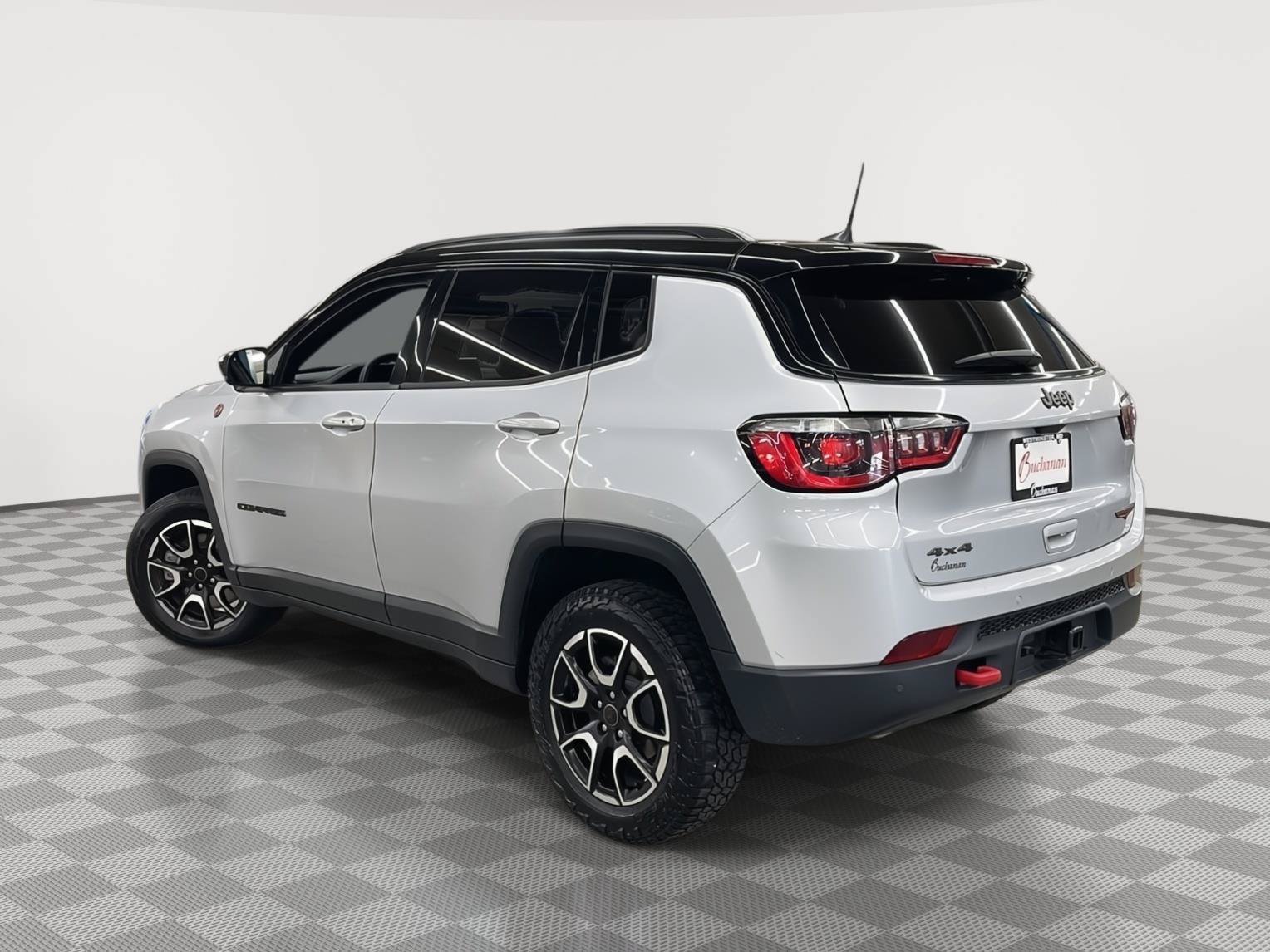 Used 2025 Jeep Compass Trailhawk w/ Trailer Tow Group AWD/4WD image 5