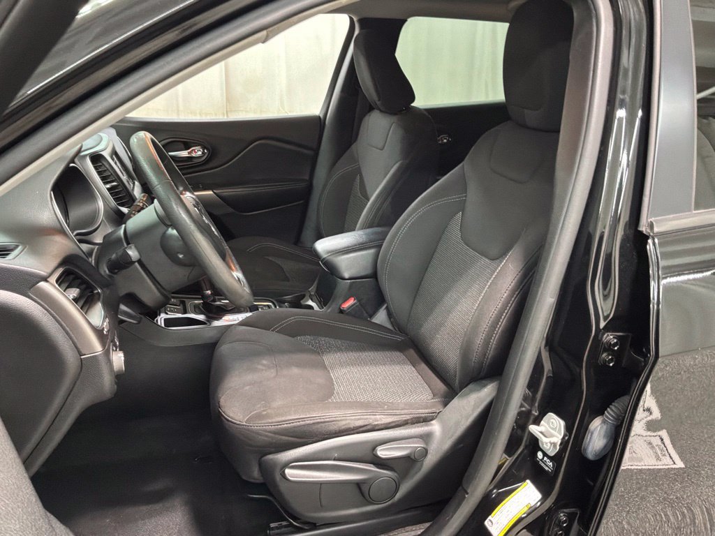 Used 2021 Jeep Cherokee Latitude FWD image 17