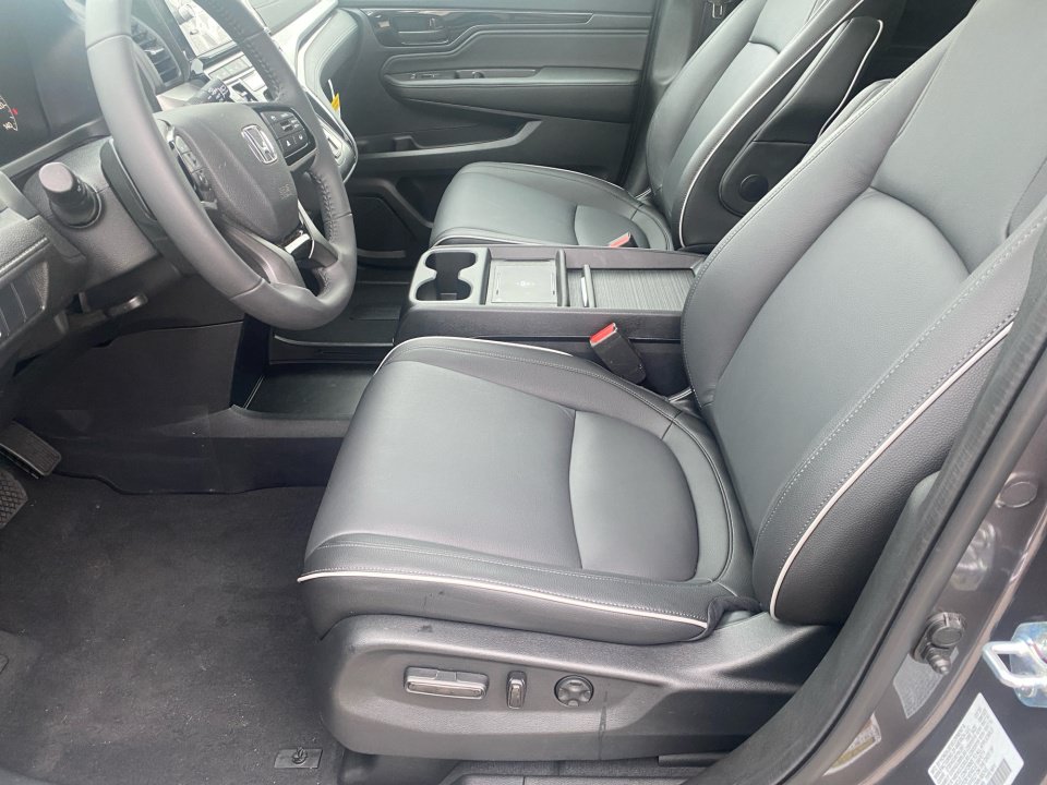 Used 2026 Honda Odyssey Touring image 11