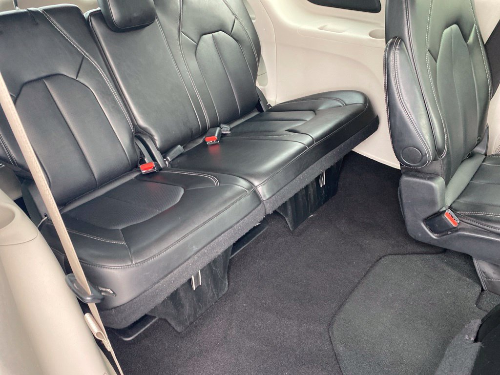 Used 2024 Chrysler Pacifica Touring-L FWD image 25