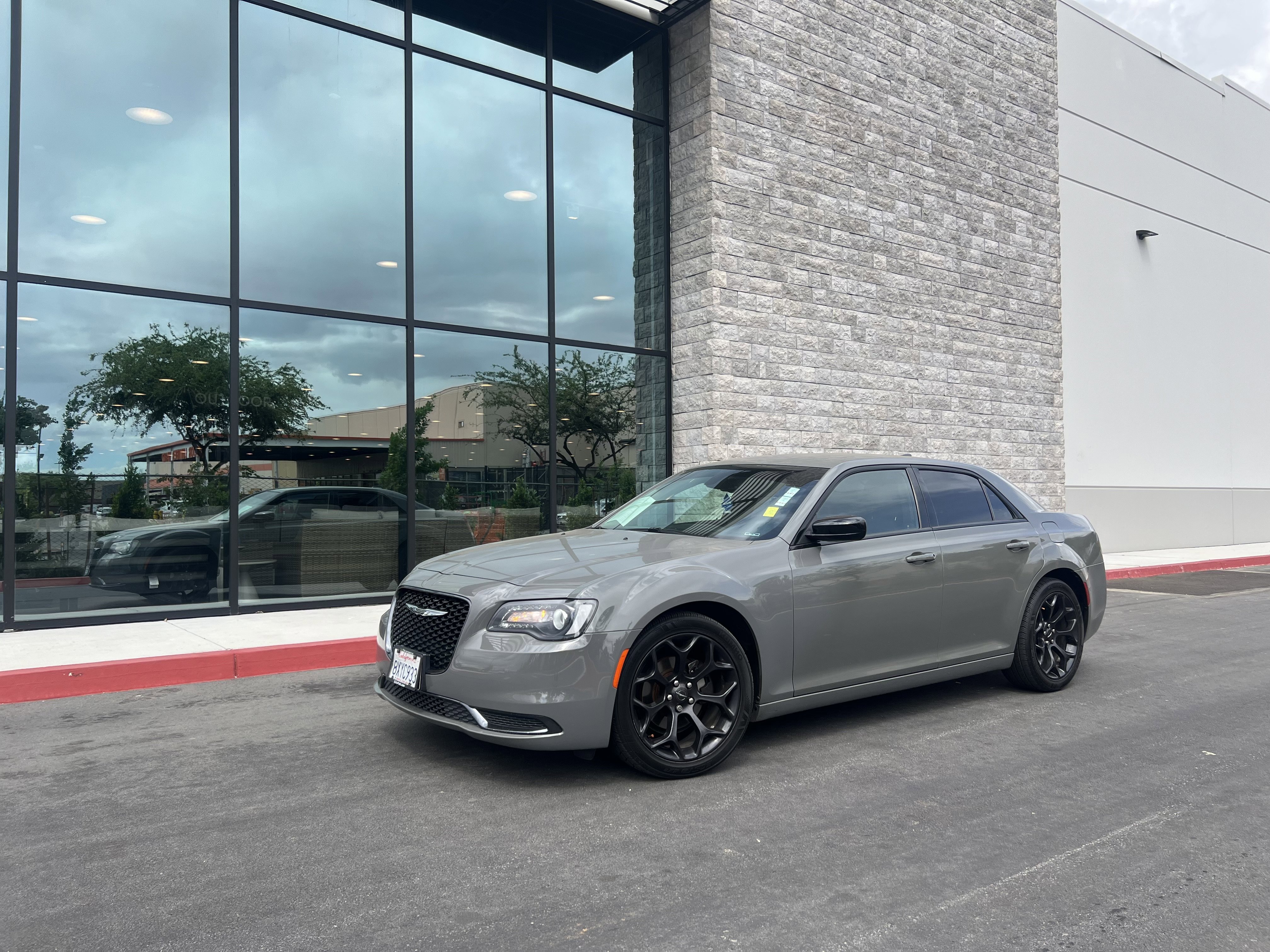 Used 2019 Chrysler 300 Touring w/ Sport Appearance Package image 2